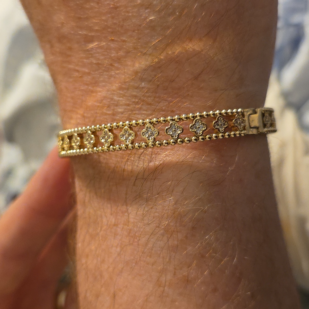 Elegant Gold Bracelet Cubic Zircone Bracelet. - Picture 5 of 5